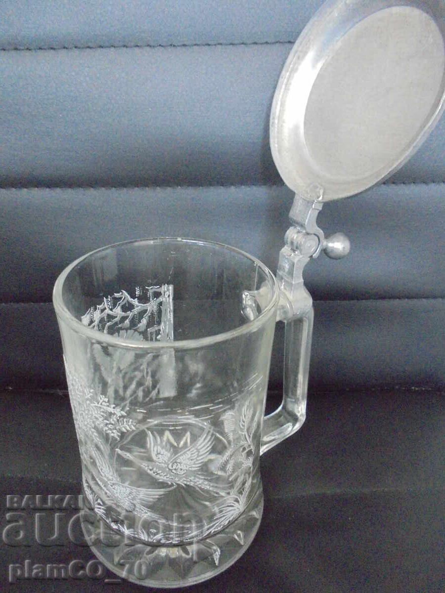 Δημοπρασία №*8195 παλιά γυάλινη χαραγμένη κούπα με μεταλλικό καπάκι Δημοπρασία №*8195 παλιά γυάλινη χαραγμένη κούπα με μεταλλικό καπάκι