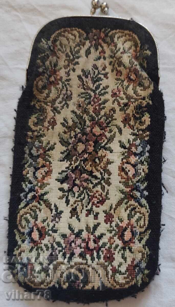 PORTMONEE VECHI cu preț 35.99 BGN | € 18.40 PORTMONEE VECHI cu preț 35.99 BGN | € 18.40