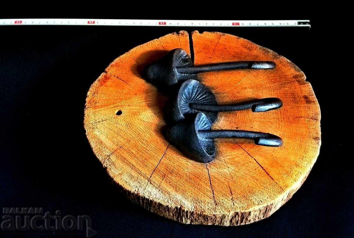 Auction  Wrought iron hanger ornament - mushrooms