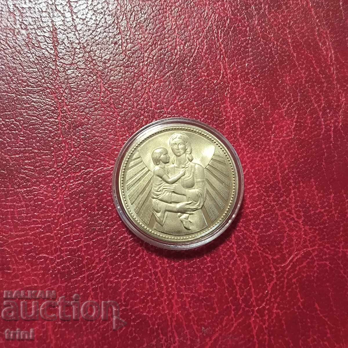 2 Leva 1981 Year Mother with Child