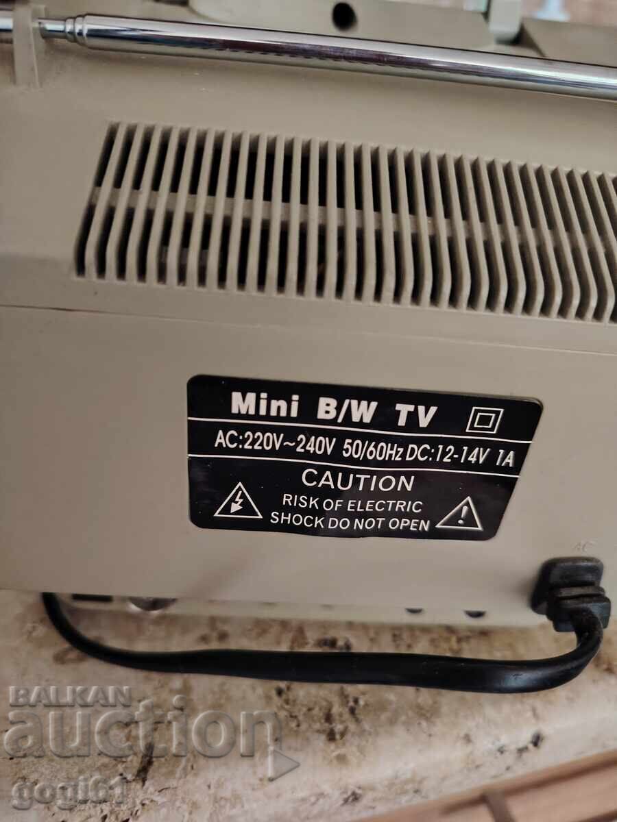 Televizor vechi, mic, de colecție, alb-negru - 5