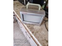 Televizor vechi, mic, de colecție, alb-negru