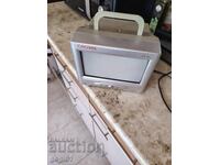 Televizor vechi, mic, de colecție, alb-negru