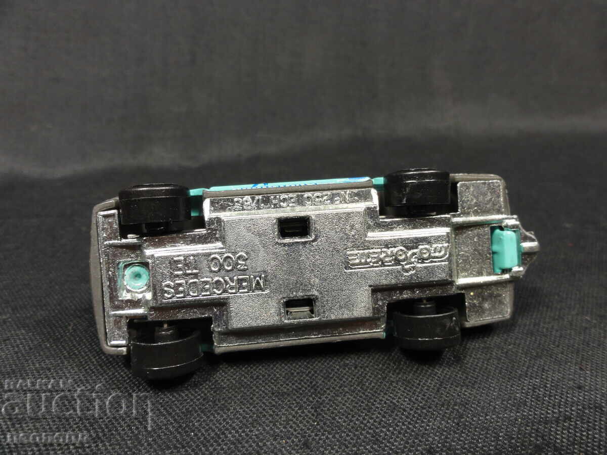 VECHE CĂRUȚĂ METALICĂ RETRO MAJORETTE FRANȚA MERCEDES 300 TE - 6