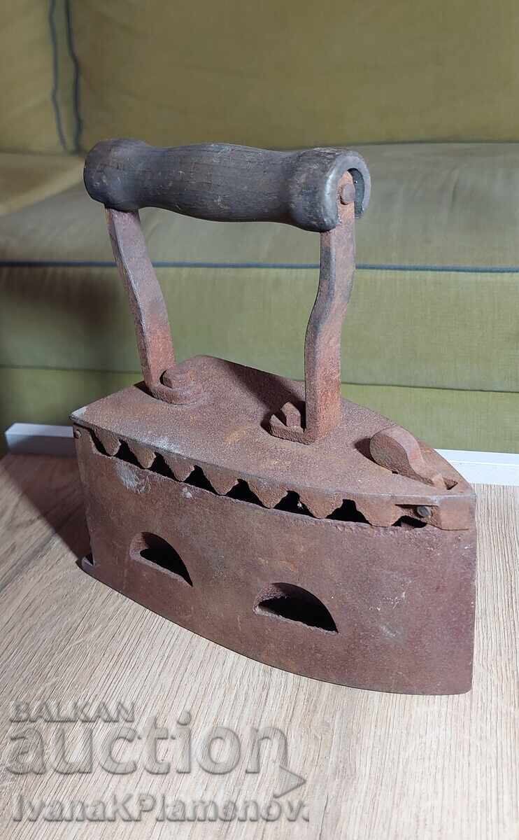 Vintage iron for collectors with price € 22.00 | 43.03 BGN