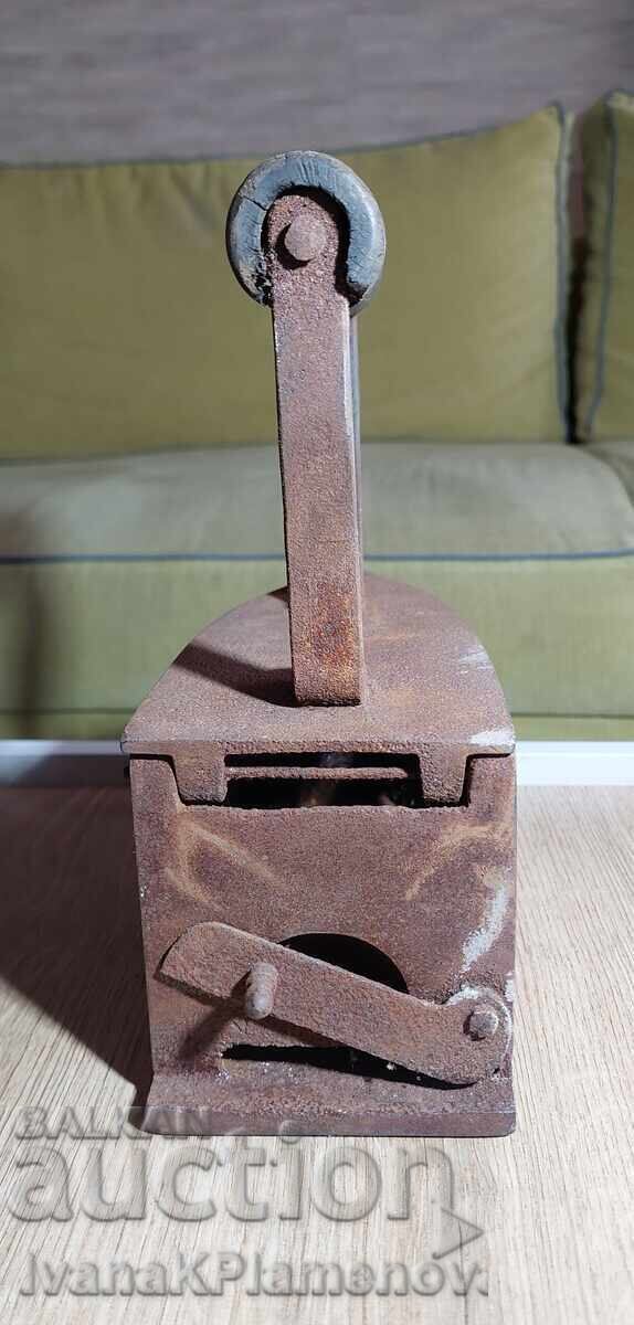 Auction  Vintage iron for collectors