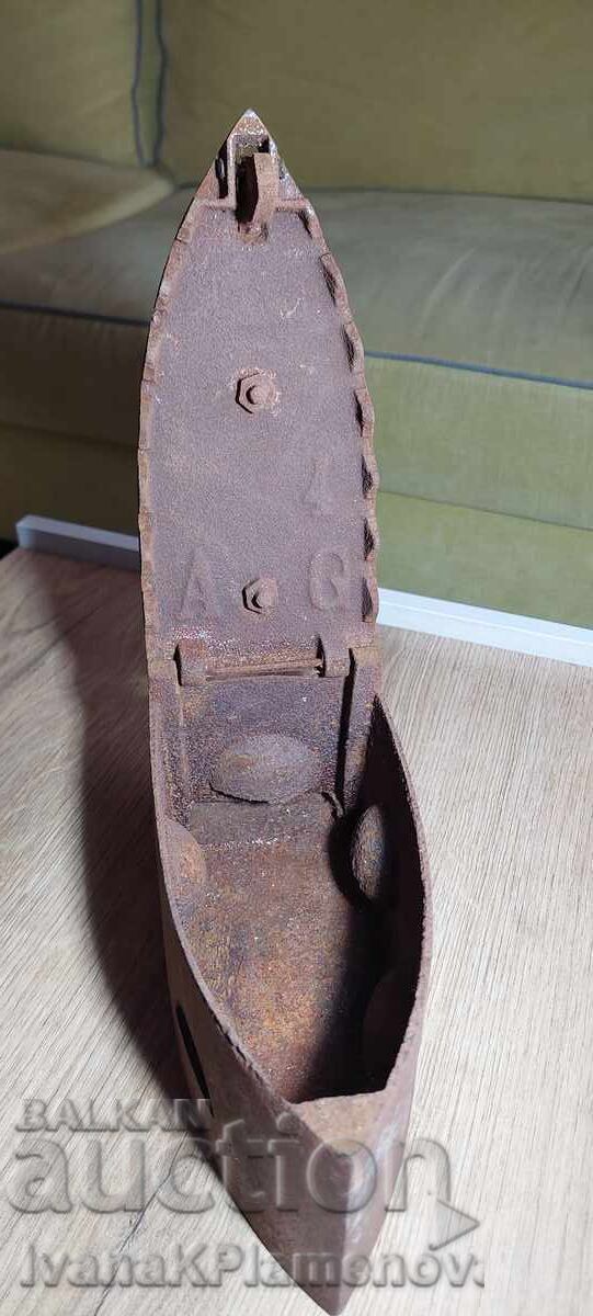 Παράδοση Σίδερο ρούχων vintage για συλλέκτες Παράδοση Σίδερο ρούχων vintage για συλλέκτες