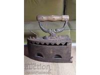 Fier de călcat vintage pentru colecționari