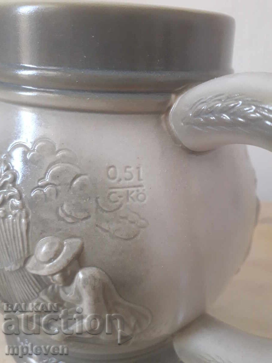 Livrarea Halbă de bere seceră