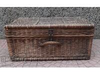 Valiză veche tricotată manual