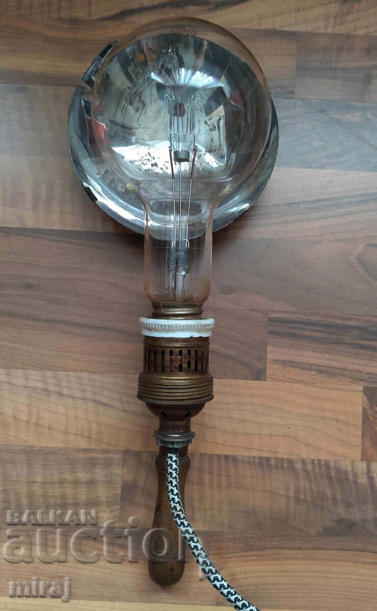 Преносима лампа за сценично осветление. Преносима лампа за сценично осветление.