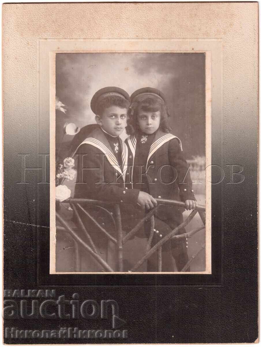 MARE FOTOGRAFIE VECHE CARTON IMBOL 2 BĂIEȚI FOTO KOCHULEV E328