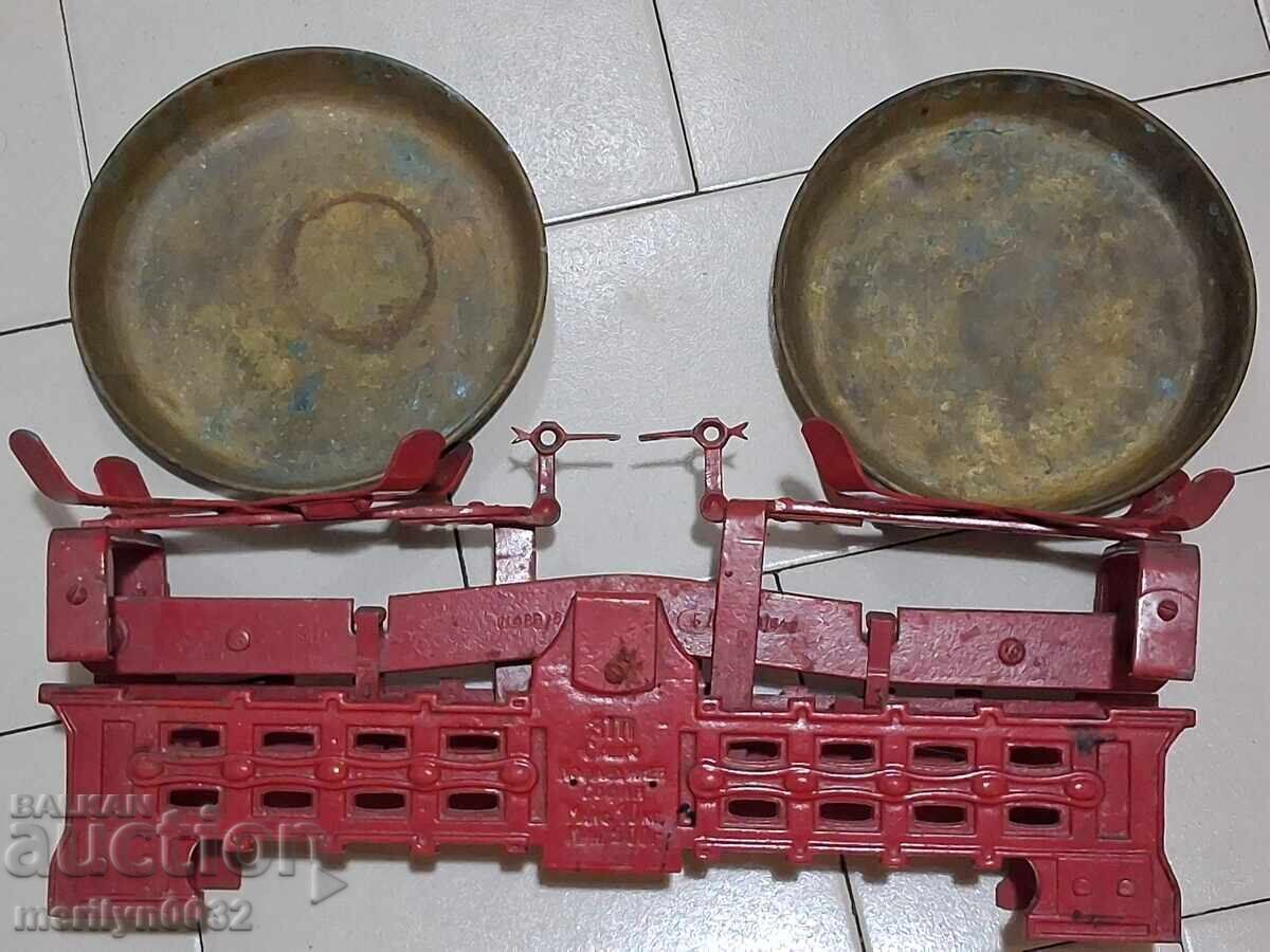 Auction  Old Bulgarian balance scale with weights, pan balance, weight
