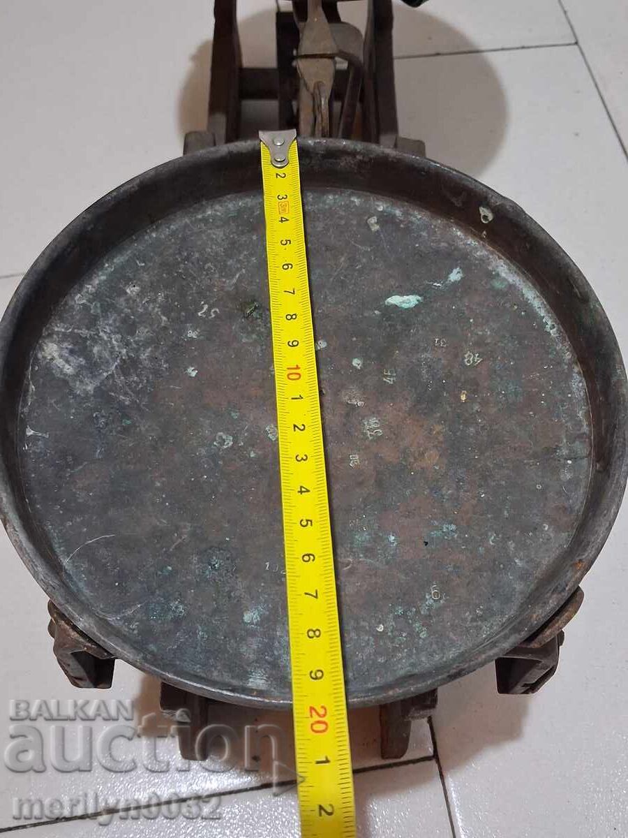 Livrarea Veche balanță bulgărească cu talere, cântar, cântărește Livrarea Veche balanță bulgărească cu talere, cântar, cântărește