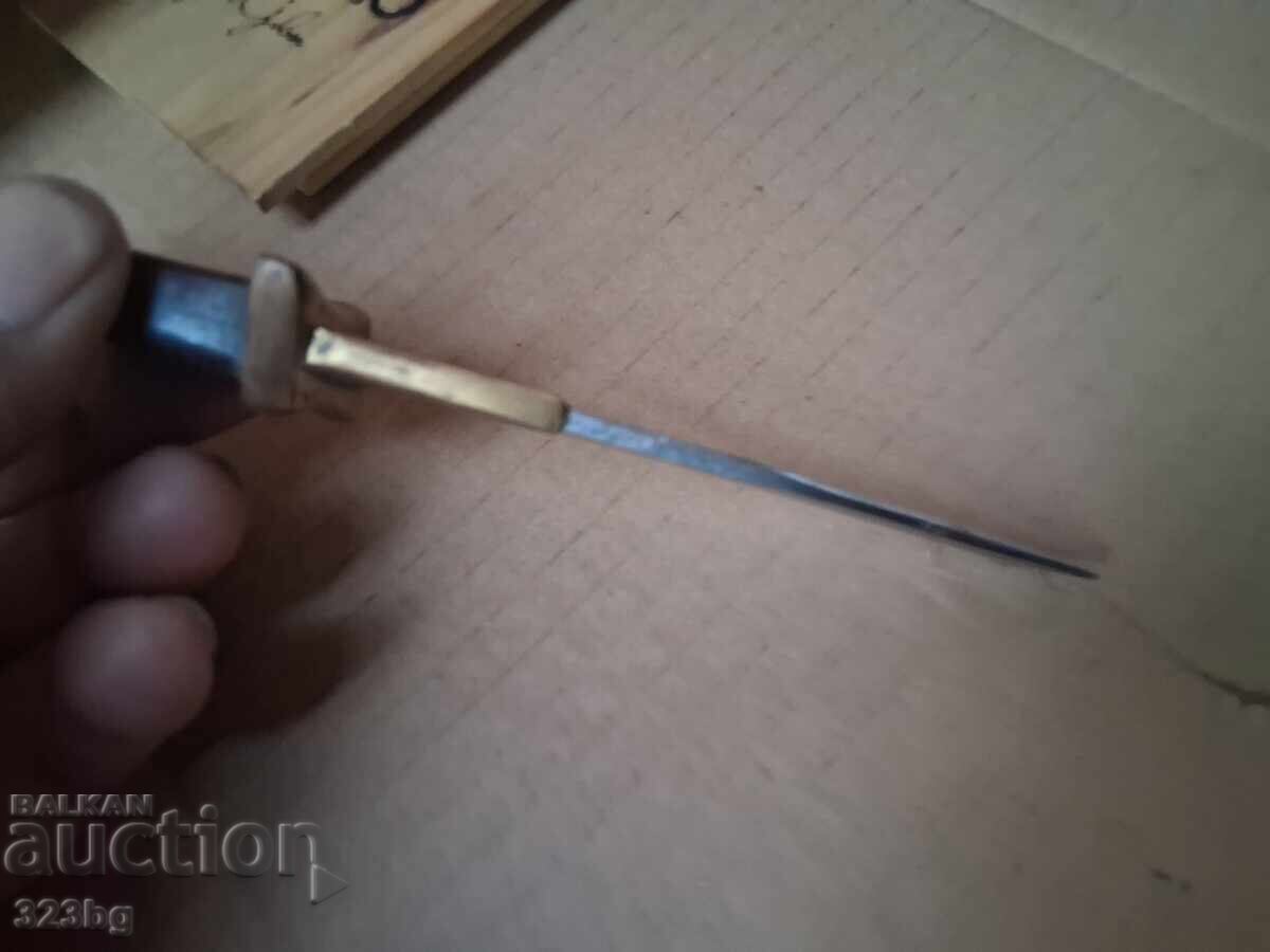 Delivery of Hunting knife Delivery of Hunting knife