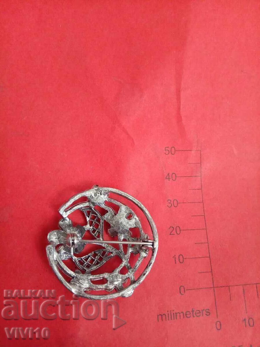 Brosa antica cu pietre cu preț € 10.00 | 19.56 BGN