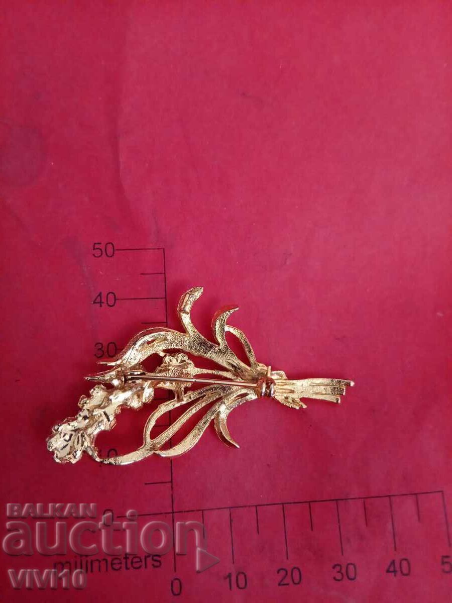 Broșă veche cu pietre, Aurire cu preț 30.00 BGN | € 15.34