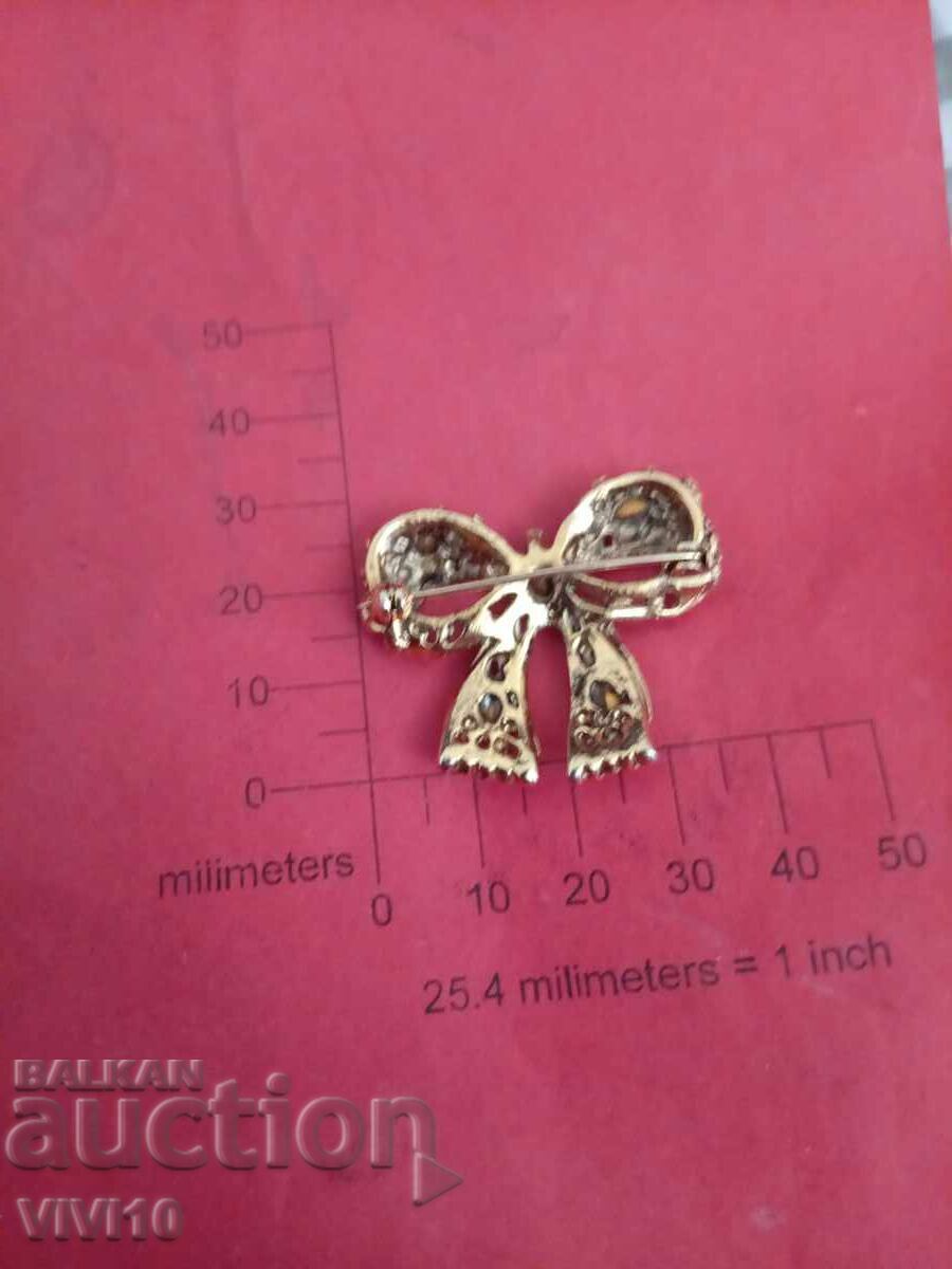 Старинна брошка с камъни с цена 20.00 лв. | € 10.23