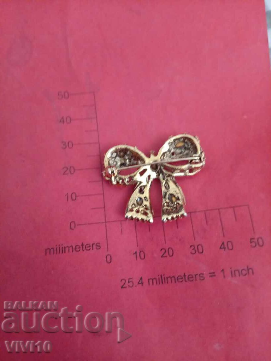 Αντίκα καρφίτσα με πέτρες με τιμή € 10.00 | 19.56 BGN