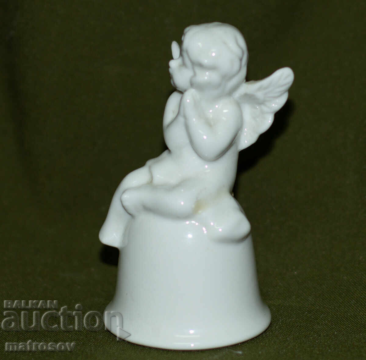 Ръчно изработена декоративна порцеланова камбанка с ангелче с цена 60.00 лв. | € 30.68