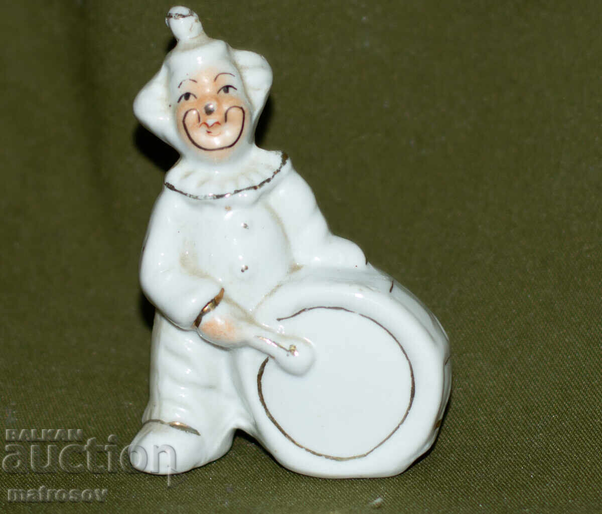 Old decorative porcelain figurine with price 50.00 BGN | € 25.56