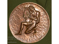 Plachetă veche de cupru în basorelief, Orfeu cântând la liră