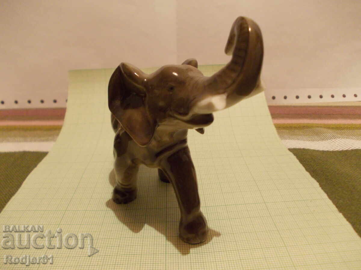 Аукцион играчки - порцеланов слон