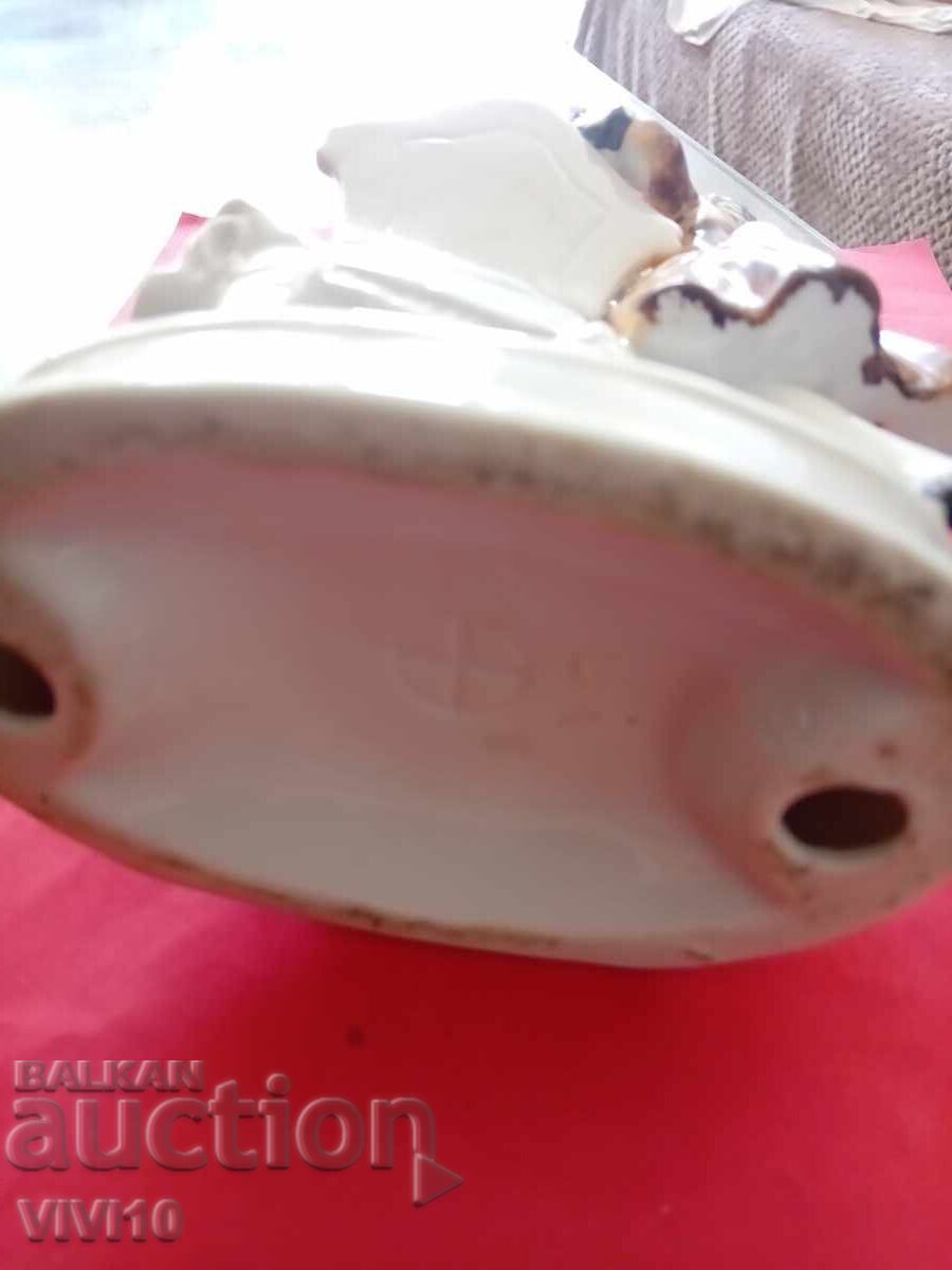 Παράδοση Αρχαίο πορσελάνινο ειδώλιο, με σήμανση