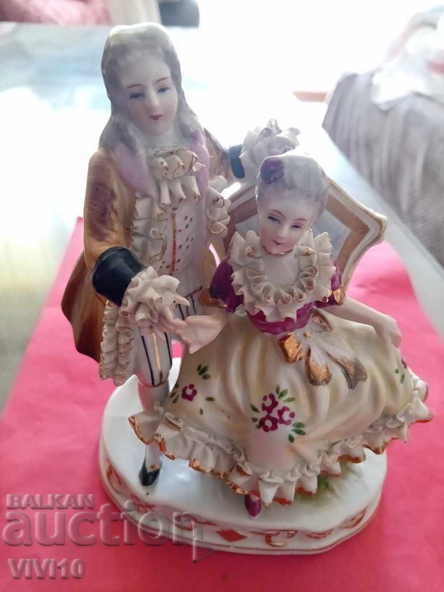 Старинна порцеланова фигура, маркирана