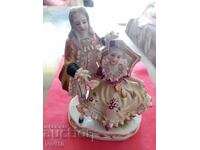 Старинна порцеланова фигура, маркирана