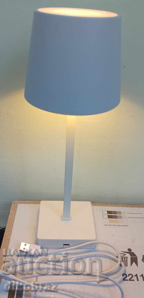 Licitație Lampă LED de masă cu 3 trepte de reglare a luminozității - pentru 5 € euro