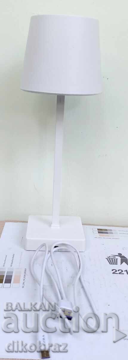 Lampă LED de masă cu 3 trepte de reglare a luminozității - pentru 5 € euro