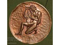 Plachetă veche de cupru în basorelief, Orfeu cântând la liră