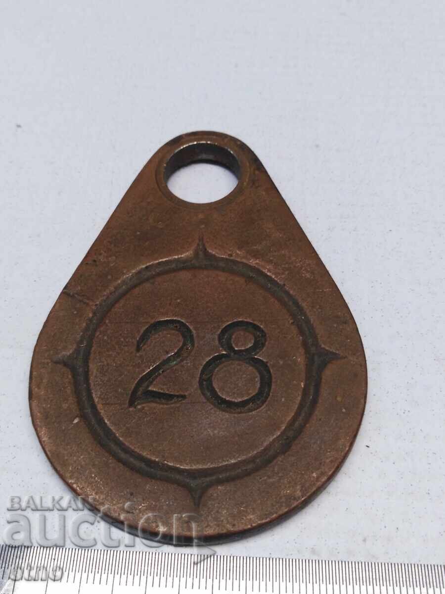 АРСЕНАЛ -МЕТАЛЕН НОМЕР - 28 ,ЗНАК,ОЗНАЧЕНИЕ