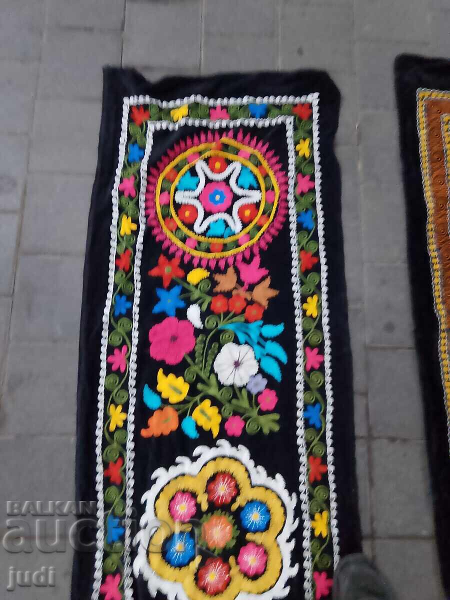 Δύο φτηνές διακοσμήσεις με τιμή 60.00 BGN | € 30.68