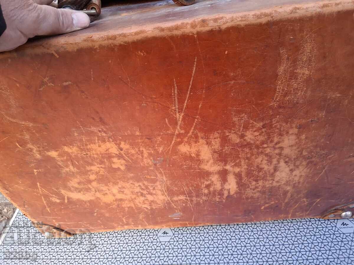 Auction Each retro suitcase 30s Auction Each retro suitcase 30s