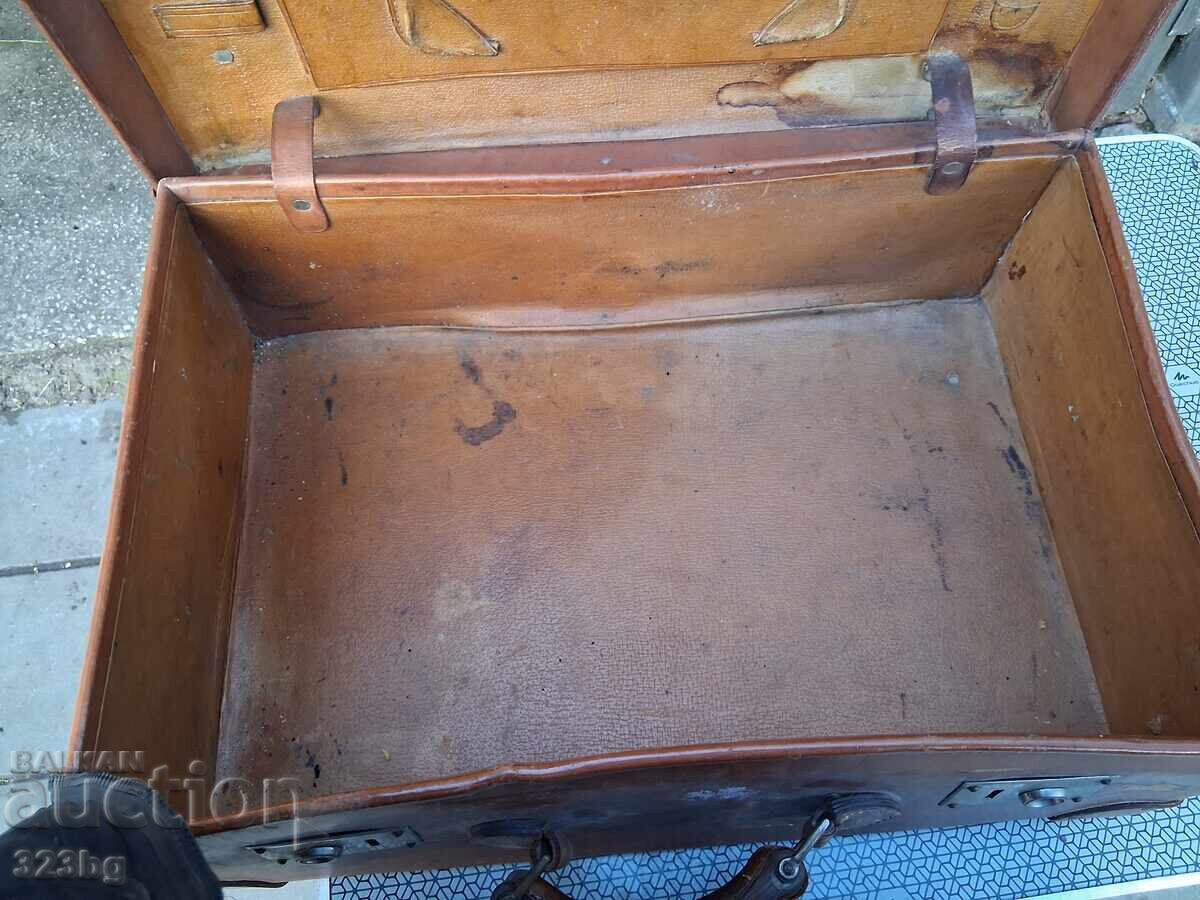 Each retro suitcase 30s - 6 Each retro suitcase 30s - 6