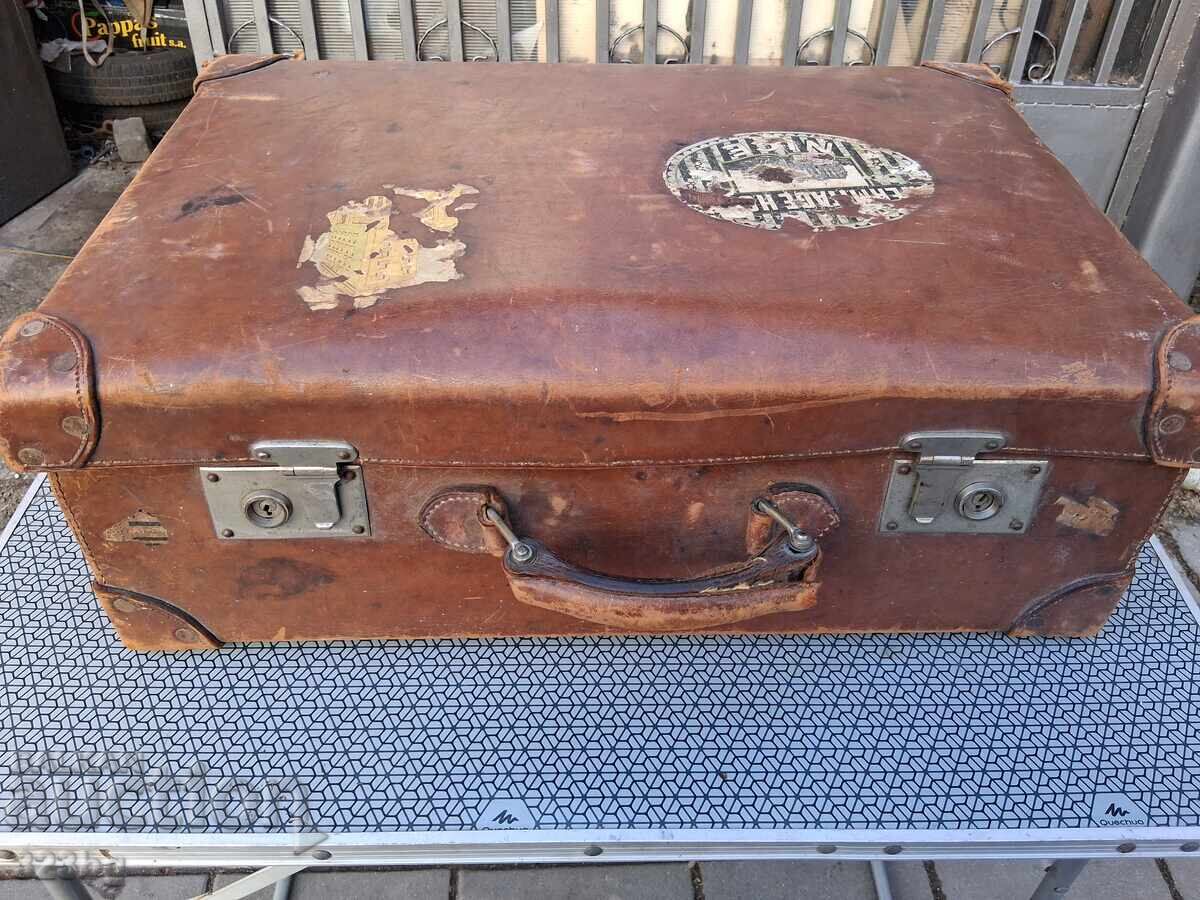 Each retro suitcase 30s Each retro suitcase 30s