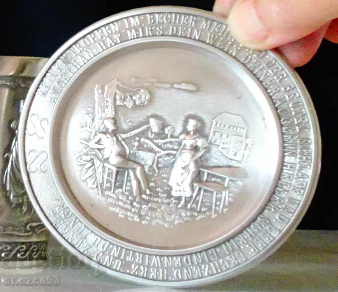 Аукцион Калаена чиния с картина от любовна песен Lindenwirtin.