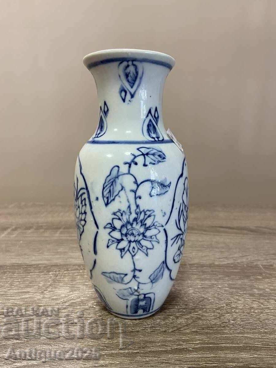 Licitație Vază din porțelan cu ornament floral albastru