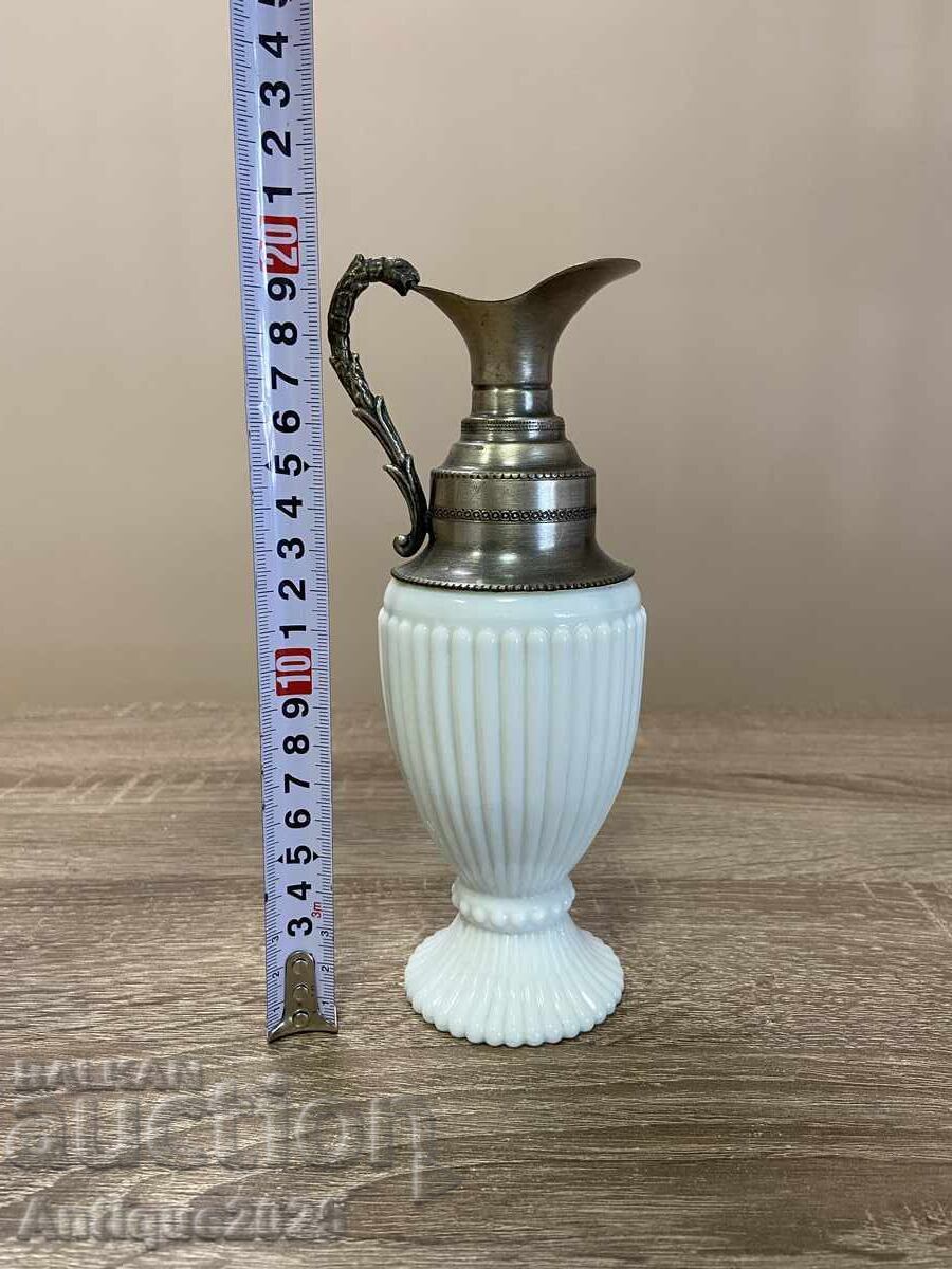 Винтидж кана от млечно стъкло с калаена дръжка с цена € 25.00 | 48.90 лв.