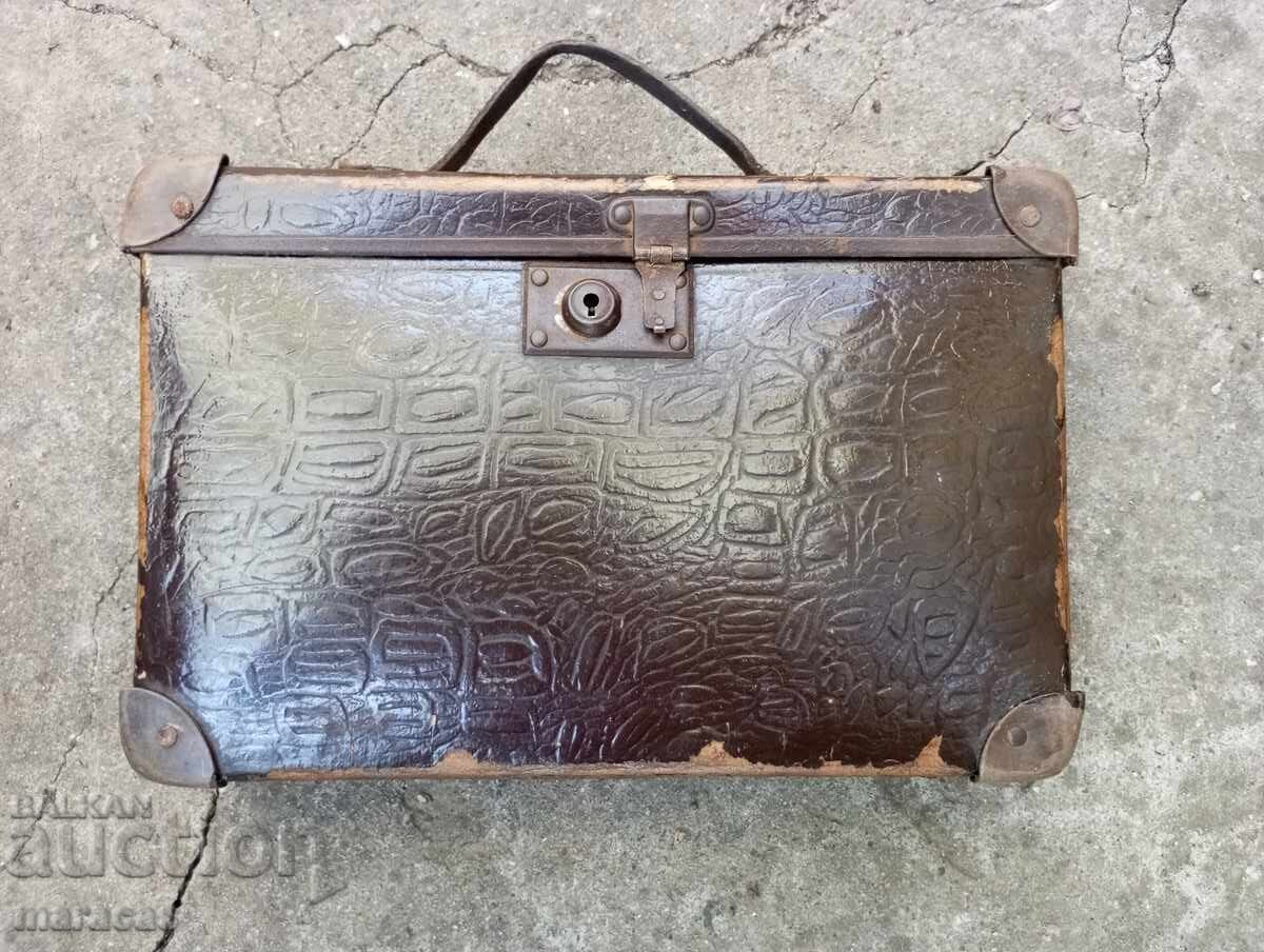 Valiză școlară veche