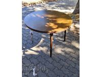 Masa rotundă din lemn, superbă