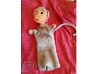 Social monkey for puppet theater