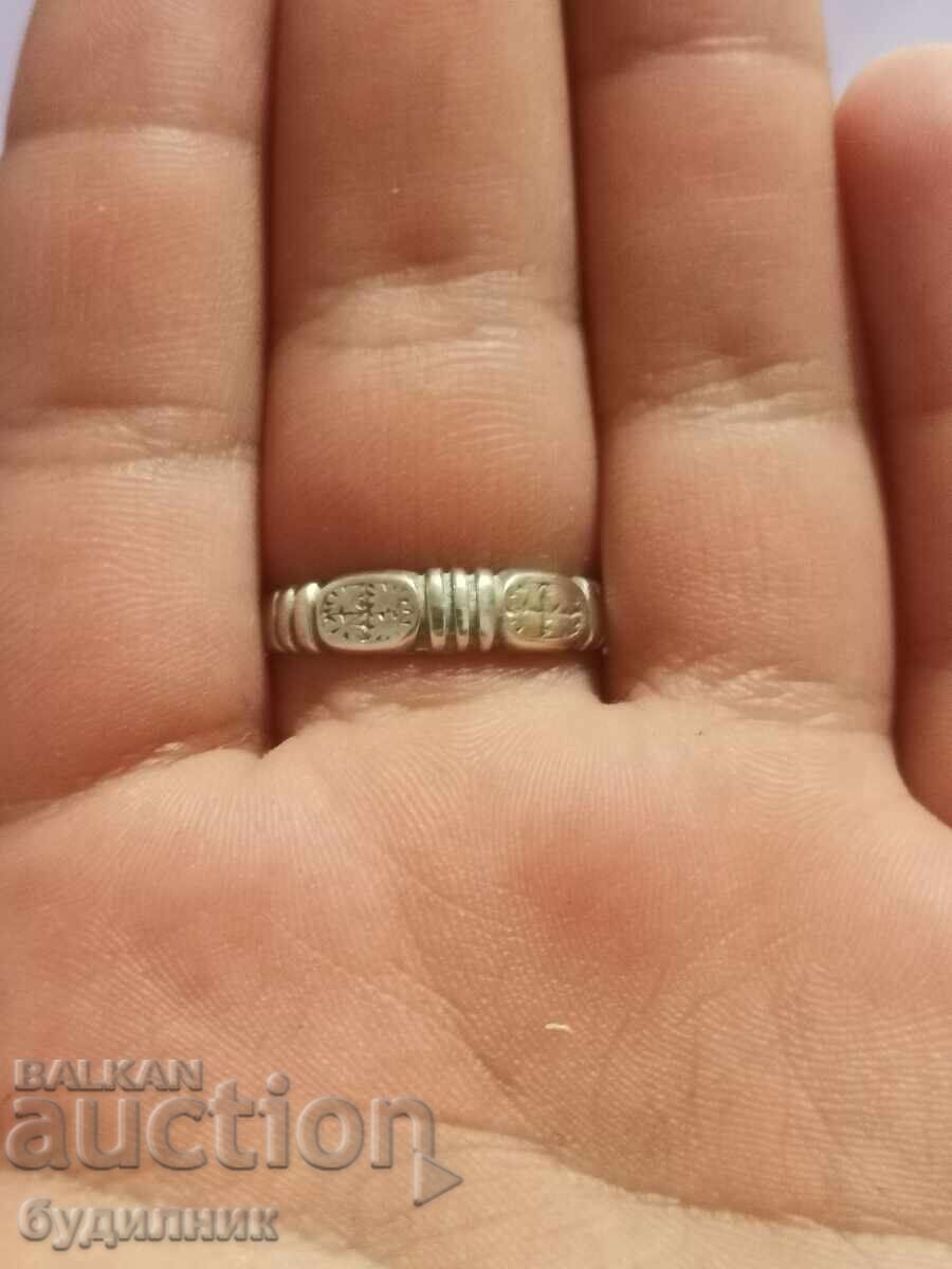 Inel argint. 18mm. Lansez peste 100 de licitații. Vedeți toate cu preț 18.99 BGN | € 9.71 Inel argint. 18mm. Lansez peste 100 de licitații. Vedeți toate cu preț 18.99 BGN | € 9.71