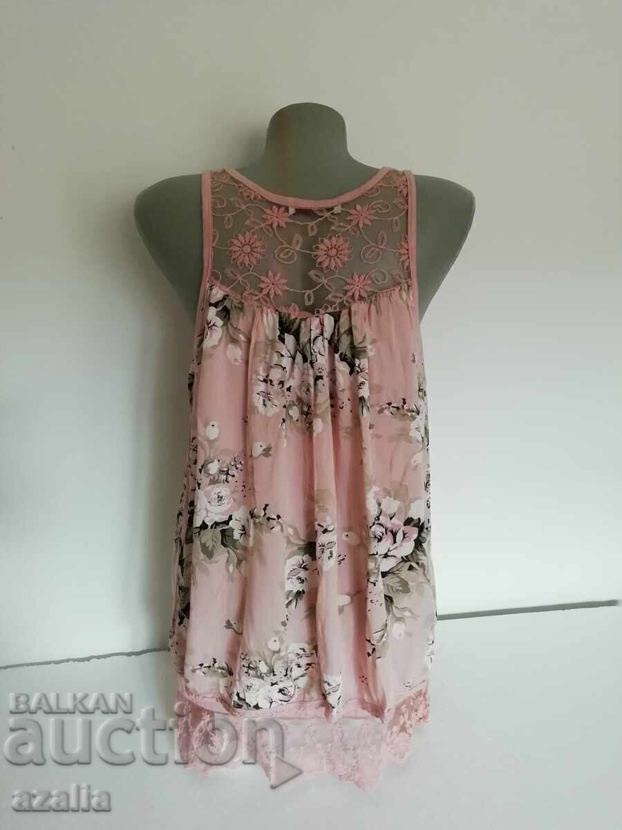 Women's tank top with lace with price 13.00 BGN | € 6.65 Women's tank top with lace with price 13.00 BGN | € 6.65