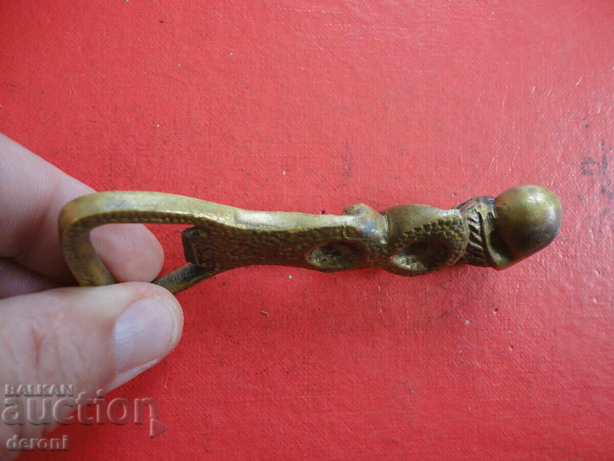 Livrarea Deschizător de sticle antic din bronz, plastică