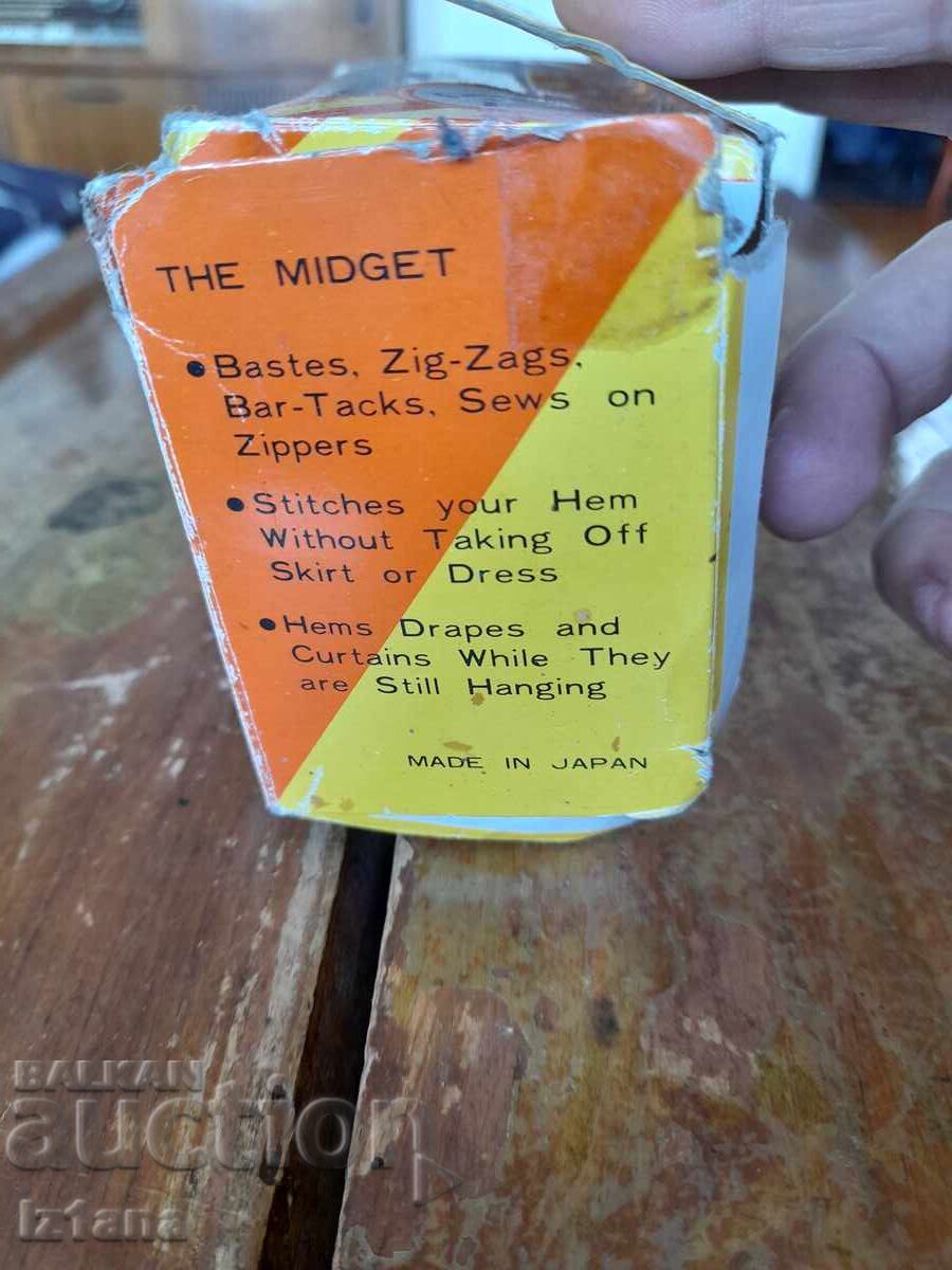 Veche mașină de cusut manuală The Midget cu preț 75.00 BGN | € 38.35 Veche mașină de cusut manuală The Midget cu preț 75.00 BGN | € 38.35