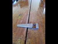 Un vechi deschizător de sticle