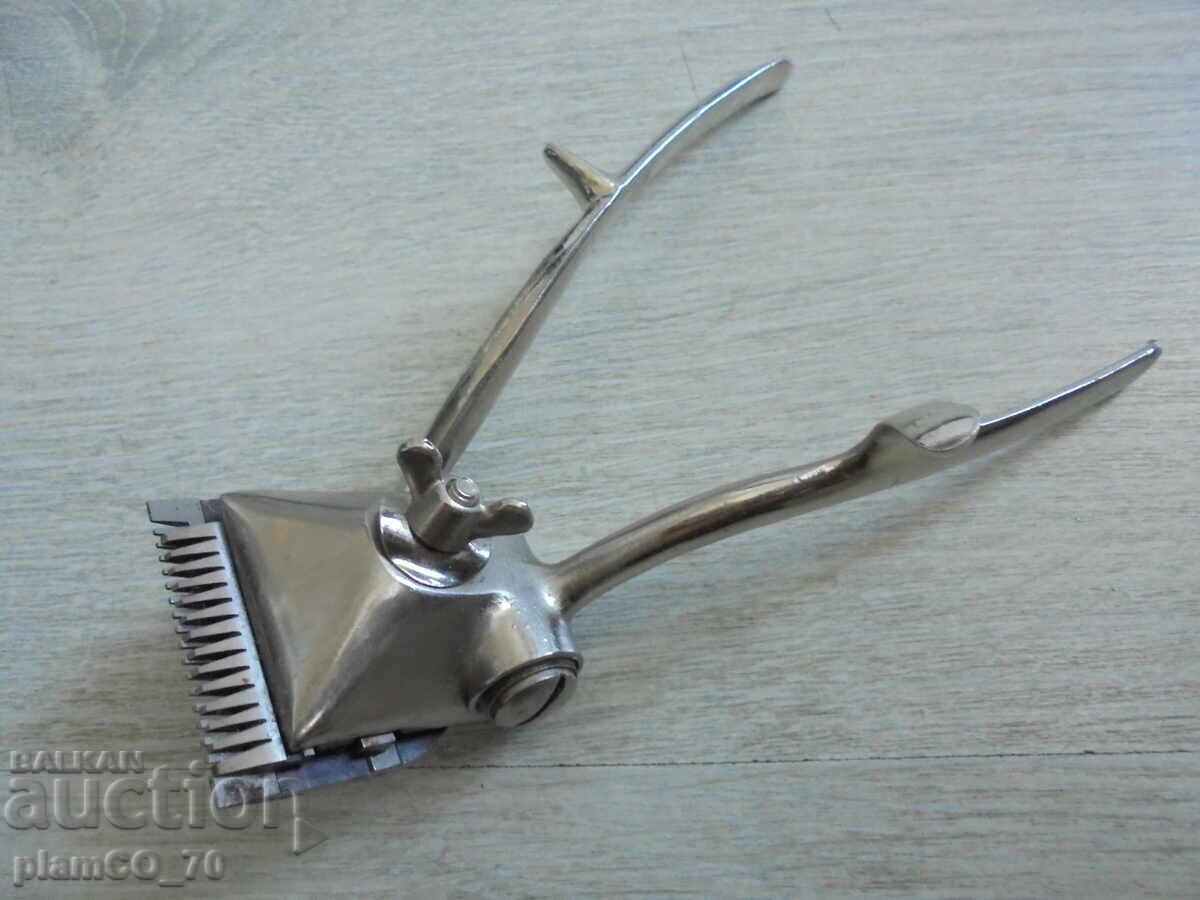 №*8218 Mașină de tuns părul veche, mecanică №*8218 Mașină de tuns părul veche, mecanică